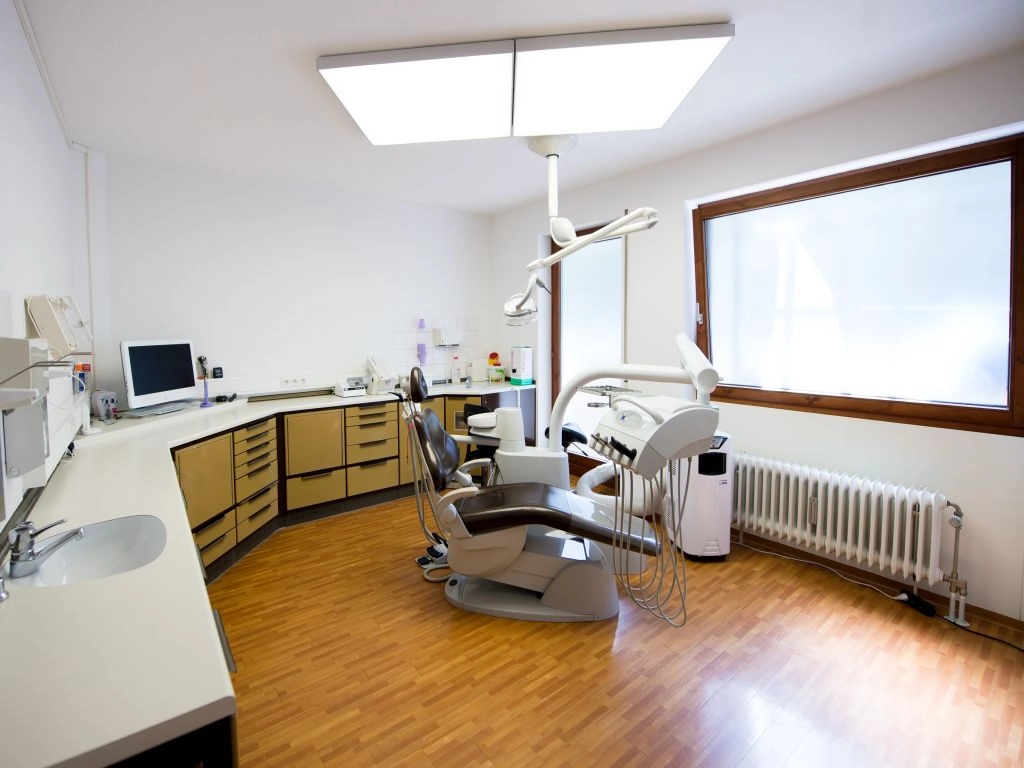 Behandlungszimmer 2 - Zahnarzt Dr. med. stom. Andrea Gusbeth - München Sendling