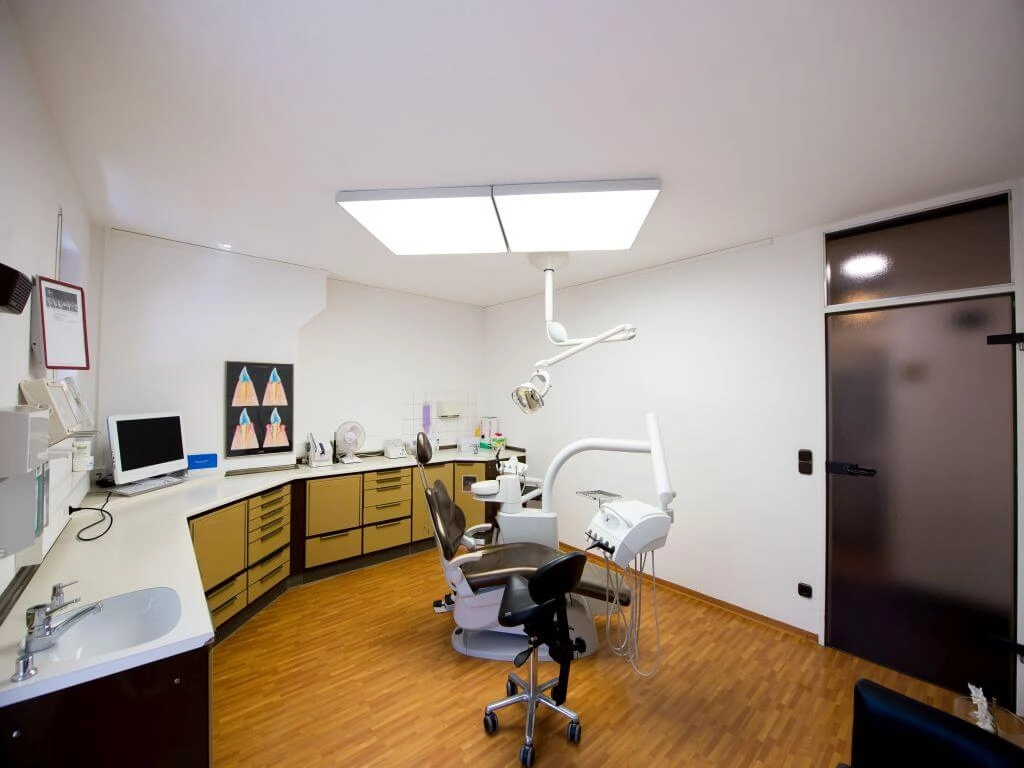 Behandlungszimmer 1 - Zahnarzt Dr. med. stom. Andrea Gusbeth - München Sendling